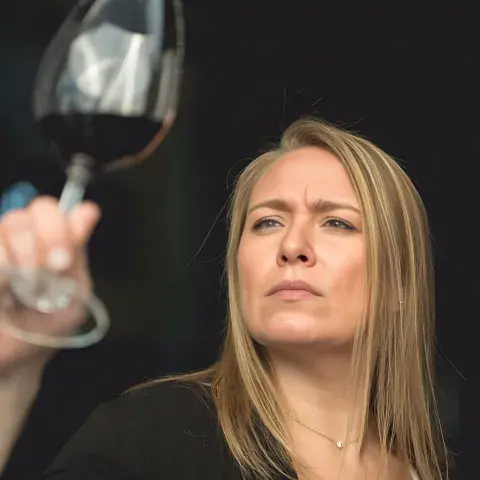 sommelier de vino