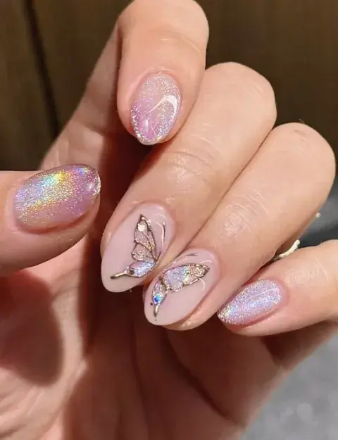 Nail art de mariposas en tonos pastel Nail art de mariposas en tonos pastel