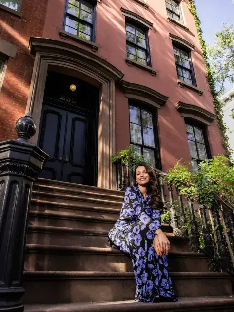 Pampita sentada en las calles de Nueva York Pampita sentada en las calles de Nueva York