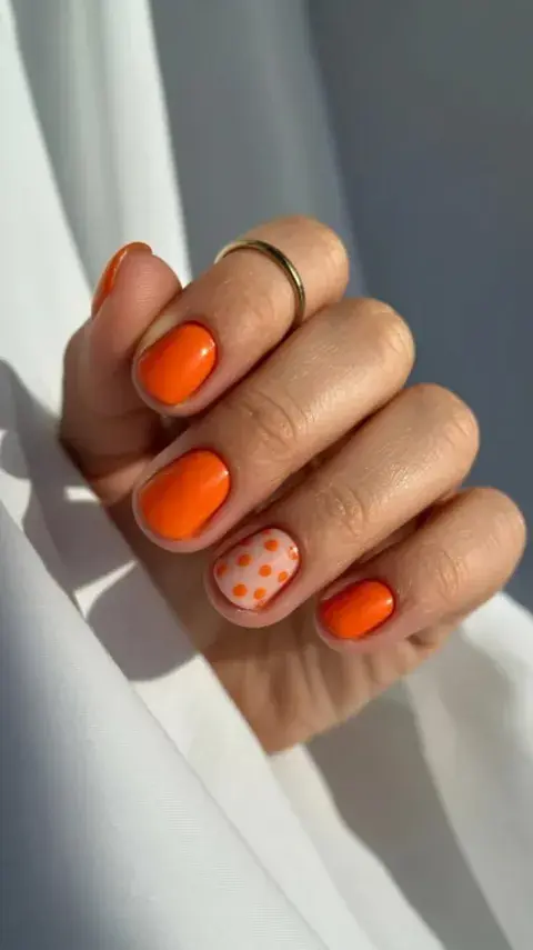 Uñas coloridas en color naranja perfectas para la primavera Uñas coloridas en color naranja perfectas para la primavera