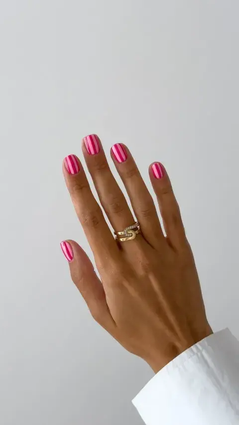 Uñas coloridas en color rosa perfectas para la primavera Uñas coloridas en color rosa perfectas para la primavera