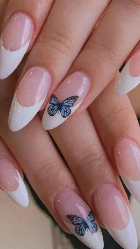 Uñas francesitas con mariposas Uñas francesitas con mariposas