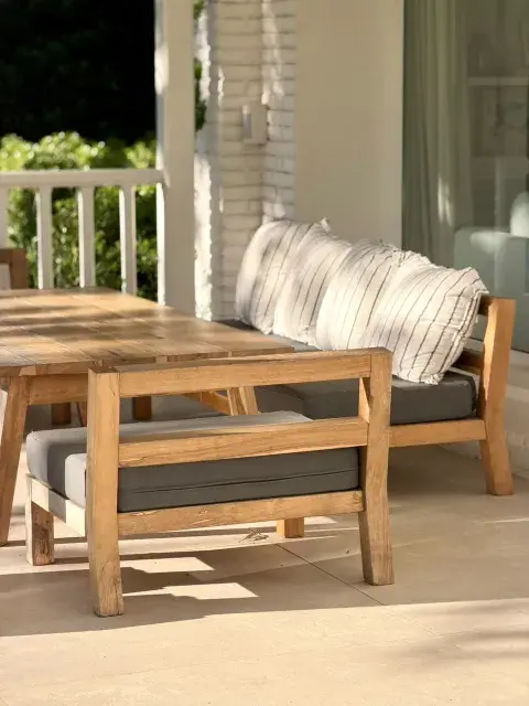 Mesa ratona alta más cómoda para acompañar espacio exterior. Mesa ratona alta más cómoda para acompañar espacio exterior.