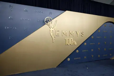 la alfombra azul de los premios emmy 2026 la alfombra azul de los premios emmy 2026