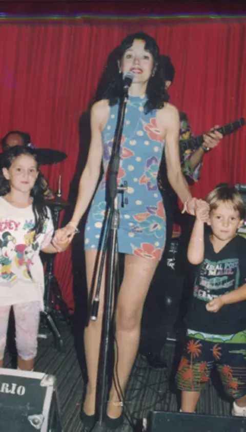 Gilda con su hijo y su hija Gilda con su hijo y su hija