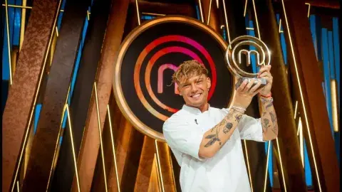 Ian Lucas ganando Masterchef. Ian Lucas ganando Masterchef.