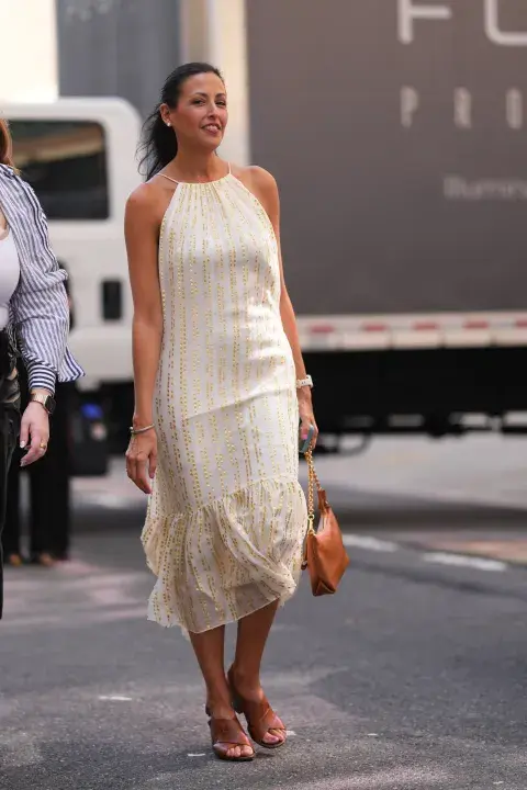 El vestido midi es tendencia esta primavera verano 2026 El vestido midi es tendencia esta primavera verano 2026