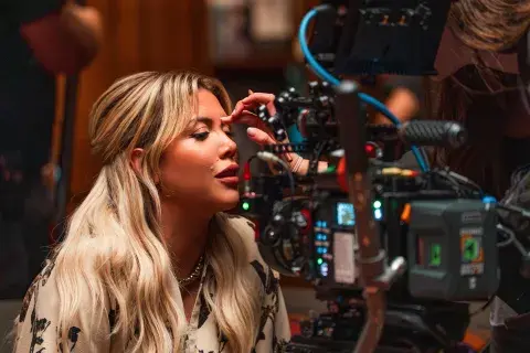 Wanda Nara siendo retocada en el set de su primera película "¿Querés ser mi hijo?" Wanda Nara siendo retocada en el set de su primera película "¿Querés ser mi hijo?"