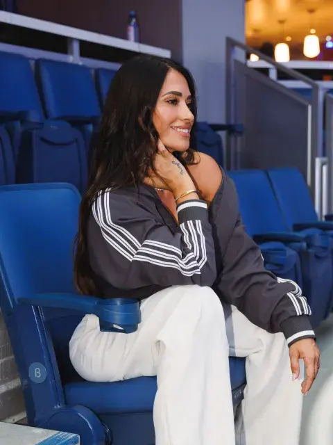 Antonela Rocuzzo con un look sport adidas Antonela Rocuzzo con un look sport adidas