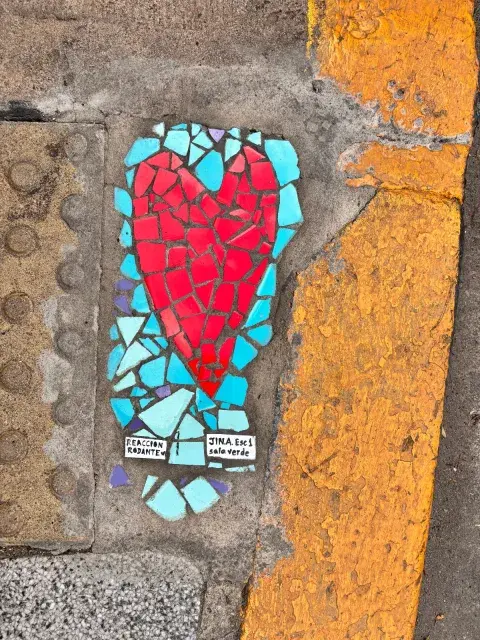 Arte en las veredas: un proyecto que busca una ciudad más accesible Arte en las veredas: un proyecto que busca una ciudad más accesible