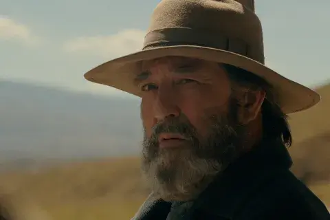 Ciarán Hinds en Al este del Edén. Ciarán Hinds en Al este del Edén.