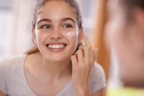 ¿Realmente funcionan el slugging y la cinta facial? Qué hay detrás de los trends de belleza más virales ¿Realmente funcionan el slugging y la cinta facial? Qué hay detrás de los trends de belleza más virales