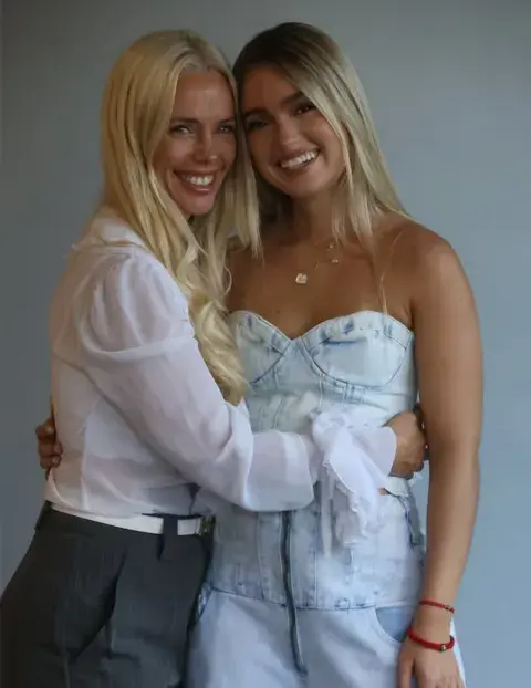 Guadalupe Martínez Uría y su hija Kala, que brilla en Popstars