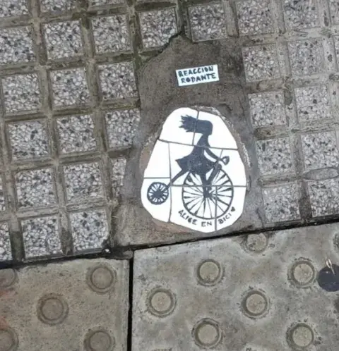 Arte en las veredas: un proyecto que busca una ciudad más accesible Arte en las veredas: un proyecto que busca una ciudad más accesible