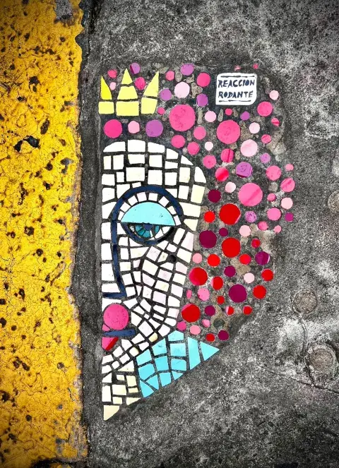 Arte en las veredas: un proyecto que busca una ciudad más accesible Arte en las veredas: un proyecto que busca una ciudad más accesible