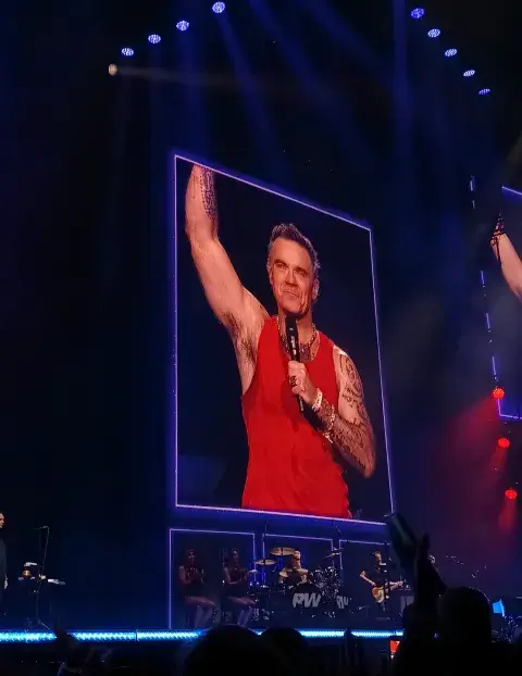 Robbie Williams en el Movistar Arena de Buenos Aires, 2026. Robbie Williams en el Movistar Arena de Buenos Aires, 2026.