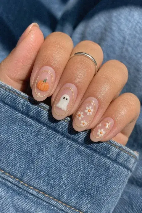 Uñas de fantasmas de halloween con flores, fantasmas y calabazas Uñas de fantasmas de halloween con flores, fantasmas y calabazas