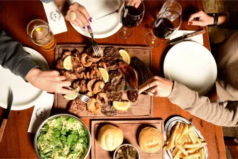 Día de la Madre: más de 20 propuestas gastronómicas para celebrar con un almuerzo, brunch o cena especial en Buenos Aires Día de la Madre: más de 20 propuestas gastronómicas para celebrar con un almuerzo, brunch o cena especial en Buenos Aires