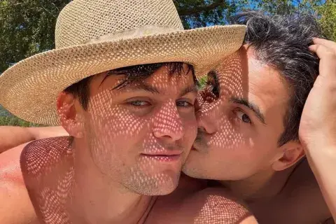 La pareja lleva un noviazgo de cuatro años y ahora confirmaron que serán padres La pareja lleva un noviazgo de cuatro años y ahora confirmaron que serán padres
