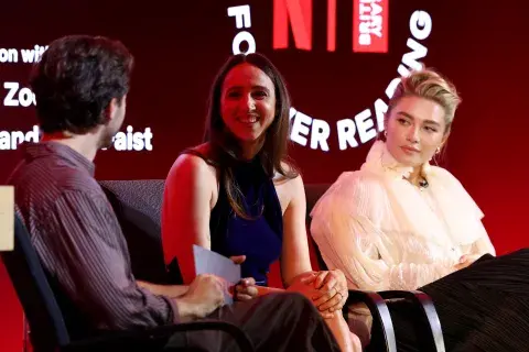 Zoe Kazan y Florence Pugh. Zoe Kazan y Florence Pugh.