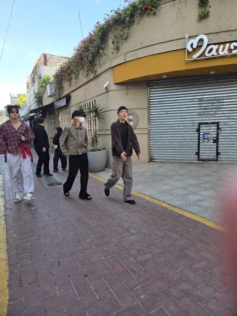 BTS en Flores, Buenos Aires. BTS en Flores, Buenos Aires.