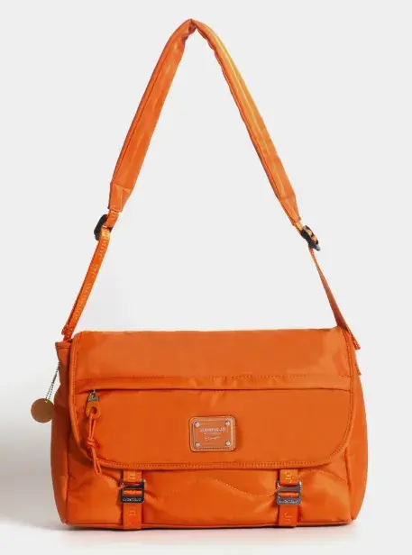 Bandolera Club Naranja (Juanita Jo, $ 159.000) Bandolera Club Naranja (Juanita Jo, $ 159.000)
