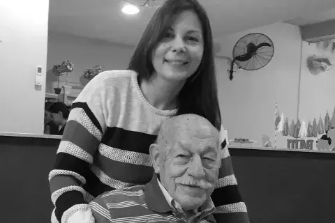 Paula Coello, 38 años, y Osvaldo, 94 años Paula Coello, 38 años, y Osvaldo, 94 años