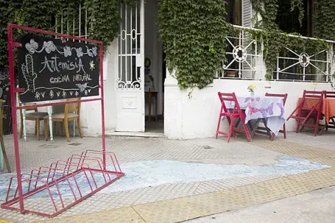 En Artemisia podés dejar tu bici en la puerta En Artemisia podés dejar tu bici en la puerta