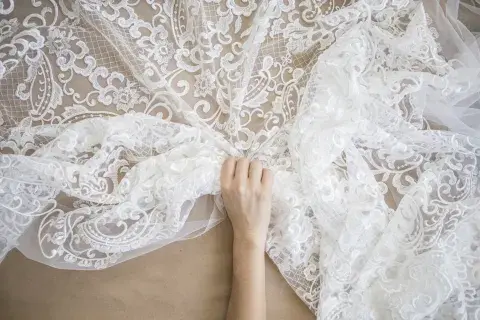 Sole Silva empezó vendiéndole a diseñadoras de novias y hoy amplió su catálogo de clientes. Sole Silva empezó vendiéndole a diseñadoras de novias y hoy amplió su catálogo de clientes.