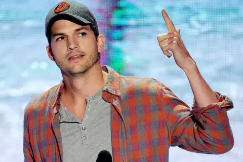 Ashton tiene una idea un poco bajonera para nuestro gusto... Ashton tiene una idea un poco bajonera para nuestro gusto...