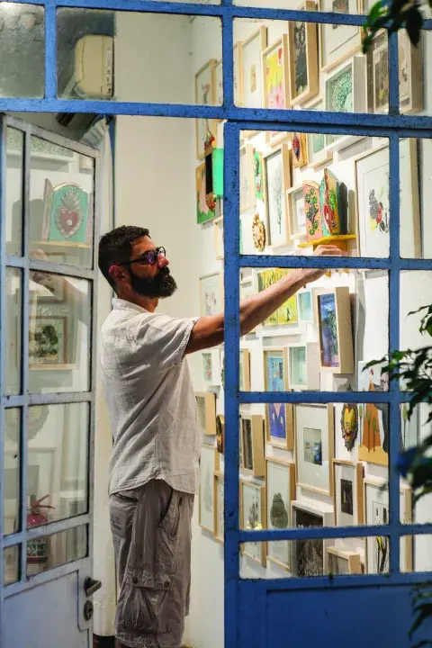 Mar Dulce: una fachada vidriada te recibe en esta galería de Palermo, tan pequeña como sus obras ya que se especializan en formatos pequeños. Mar Dulce: una fachada vidriada te recibe en esta galería de Palermo, tan pequeña como sus obras ya que se especializan en formatos pequeños.