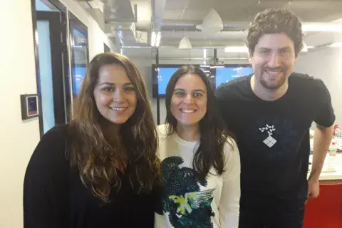 Lauren Hackman con el equipo argentino de Medallia, una empresa basada en Silicon Valley, pionera en inclusión de género Lauren Hackman con el equipo argentino de Medallia, una empresa basada en Silicon Valley, pionera en inclusión de género