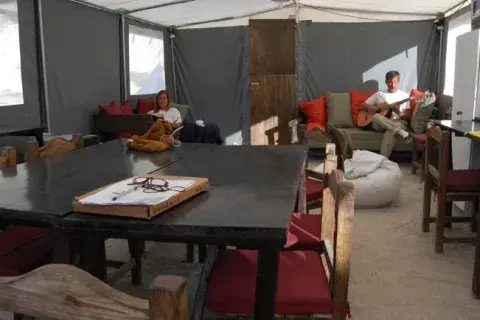 Las tiendas cuentan con todas las comodidades de un hotel Las tiendas cuentan con todas las comodidades de un hotel