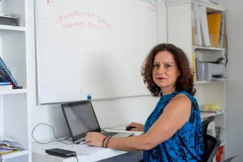 Diana Llorente viene de Barcelona por 20 días, intercambió su departamento con una argentina, que ahora está en su casa Diana Llorente viene de Barcelona por 20 días, intercambió su departamento con una argentina, que ahora está en su casa