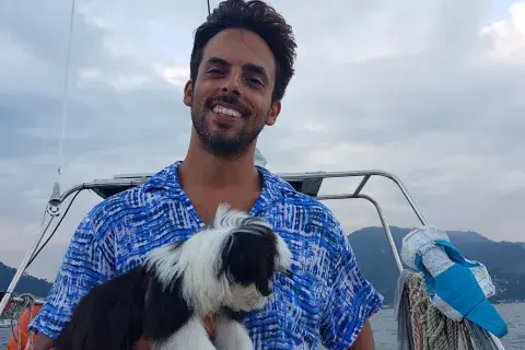 También viaja con ellos su perrita Lula. También viaja con ellos su perrita Lula.