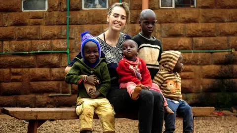 Milagros Villasuso en el orfanato de Kikuyo a pocos kilómetros de Nairobi, en Kania Milagros Villasuso en el orfanato de Kikuyo a pocos kilómetros de Nairobi, en Kania