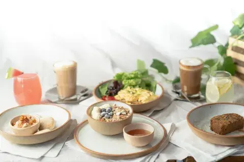 En Eggs & Greens todo el libre de gluten. También hay opciones vegetarianas, veganas, sin lactosa y con alto contenido de proteínas y grasas saludables (keto). En Eggs & Greens todo el libre de gluten. También hay opciones vegetarianas, veganas, sin lactosa y con alto contenido de proteínas y grasas saludables (keto).
