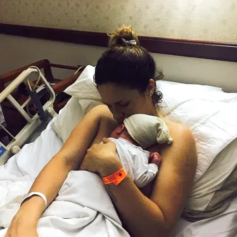 Paula Chávez a horas del nacimiento de su hijo Baltazar