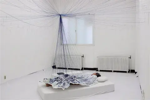 Dormir en la propia obra: Conte, en el museo de Corea del Sur Dormir en la propia obra: Conte, en el museo de Corea del Sur