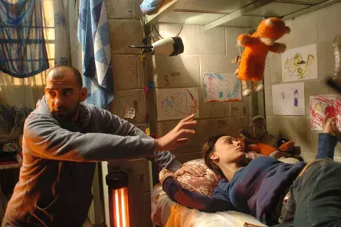 Escena de la película Leonera Escena de la película Leonera