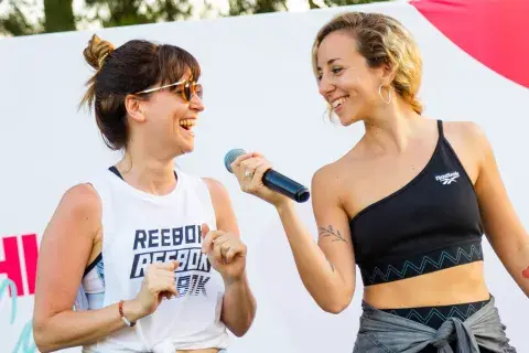 Soledad Simond, directora de la revista, junto a Dafne Schilling. Soledad Simond, directora de la revista, junto a Dafne Schilling.