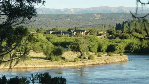 En el Parque Nacional Los Alerces, Challhuaquen Lodge deslumbra con su mirador (y su gastronomía)