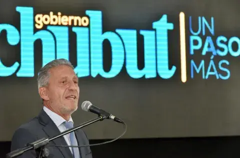 El gobernador de Chubut, Mariano Arcioni, promulgó la ley que habilita la minería en la provincia. El gobernador de Chubut, Mariano Arcioni, promulgó la ley que habilita la minería en la provincia.