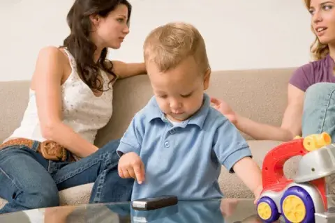 El segundo hijo suele crecer de manera más independiente El segundo hijo suele crecer de manera más independiente