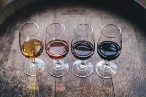 Nada mejor para un padre fan de los vinos que una experiencia gourmand para aprender todo sobre ellos.