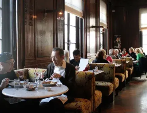 Con ustedes: el Café Sabarsky Con ustedes: el Café Sabarsky