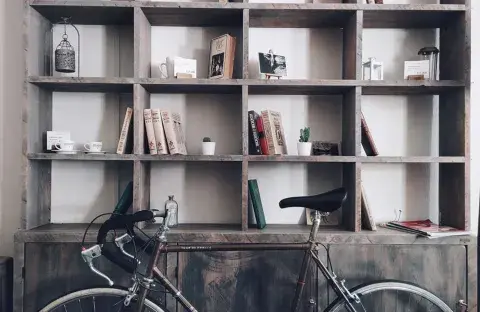 Esta biblioteca revivió con una capa de barniz Esta biblioteca revivió con una capa de barniz