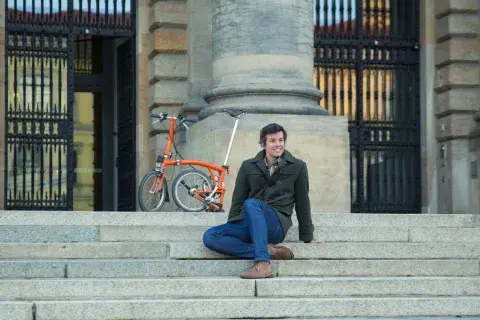 Pedro, su bici y su estilo Pedro, su bici y su estilo