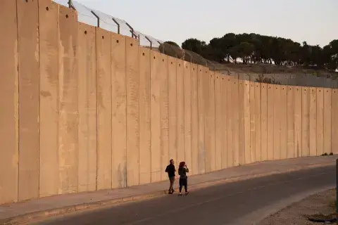 Florencia Levy en Abu Dis: el muro linda con Jerusalén Florencia Levy en Abu Dis: el muro linda con Jerusalén