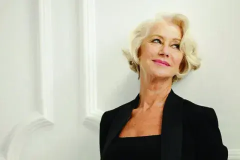 Helen Mirren, con sus 75 años, como embajadora de L’oréal. Helen Mirren, con sus 75 años, como embajadora de L’oréal.